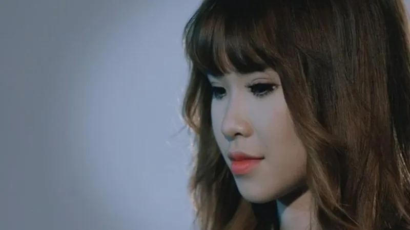 Nhìn hình đoán MV của Khởi My?