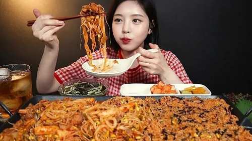 BẠN LÀM MỘT BÁT MÌ ĂN KHUYA‧₊˚ ⋅ 🥢🍜‧₊˚ ⋅